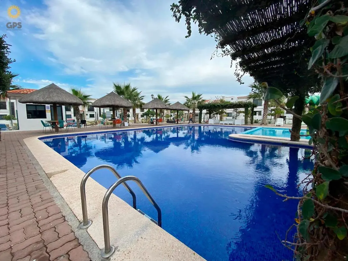 Azul Marino Hermosa Casa Familiar en Residencial Mazatlán